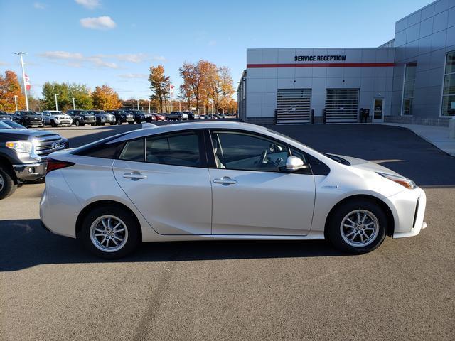 2022 toyota prius le