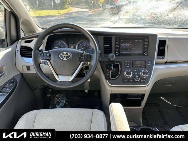 2020 toyota sienna le