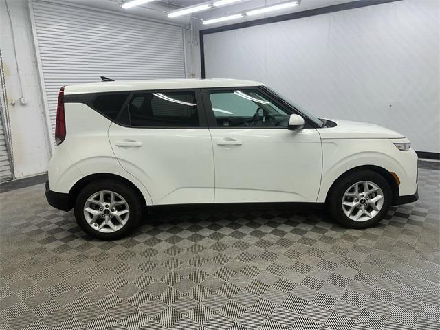 2022 kia soul lx