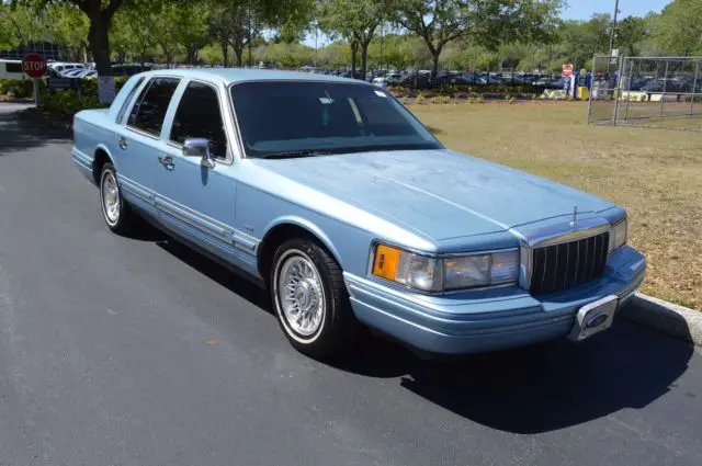 1992 lincoln town car no rust v8 runs and drives just traded in clean title bid