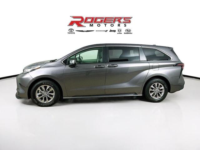 2023 toyota sienna le