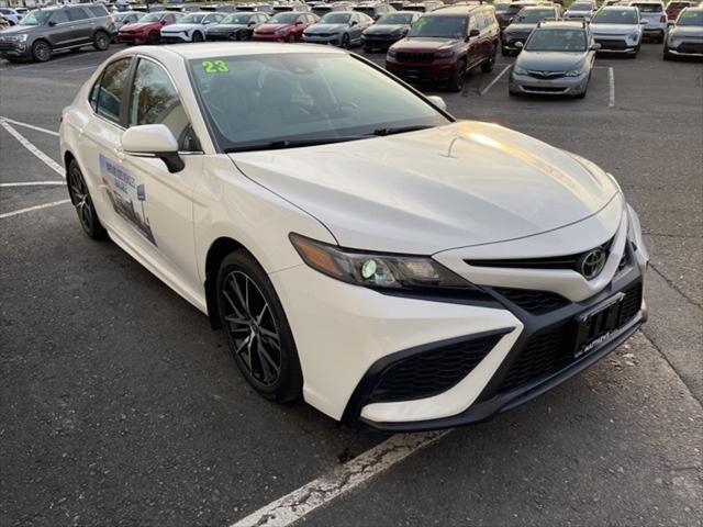 2023 toyota camry se