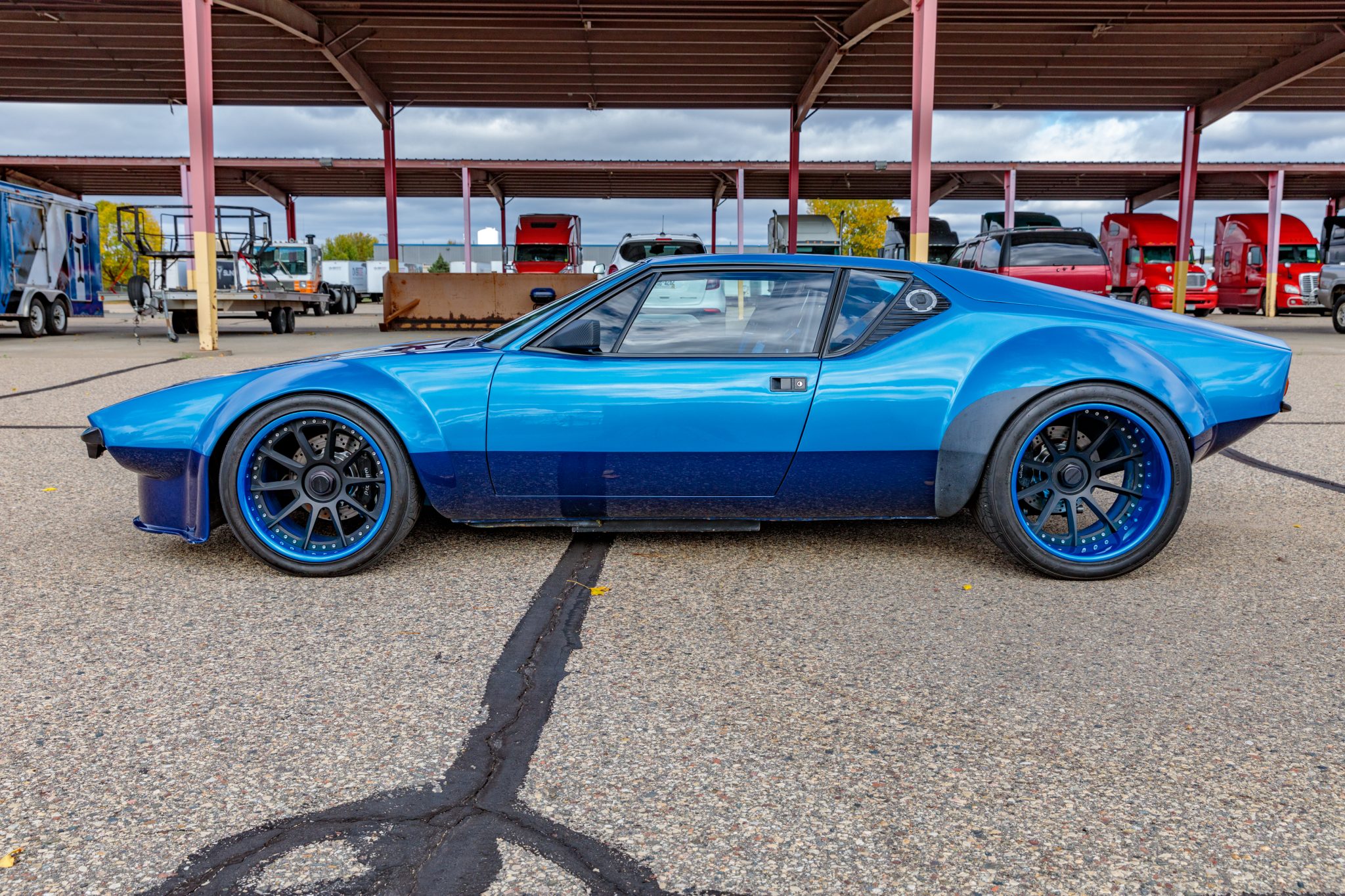 1971 detomaso pantera w/haulmark enclosed trailer