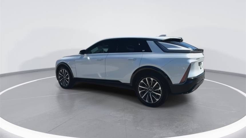 2024 cadillac lyriq sport 1