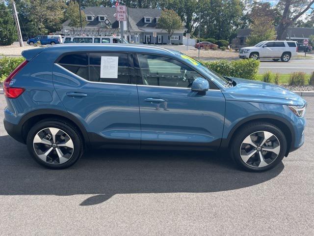 2024 volvo xc40 b5 plus bright theme