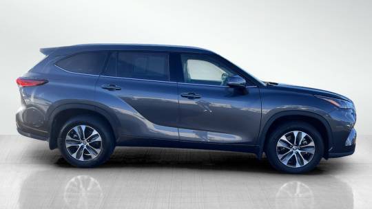 2022 Toyota se