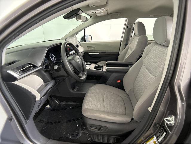 2022 toyota sienna le