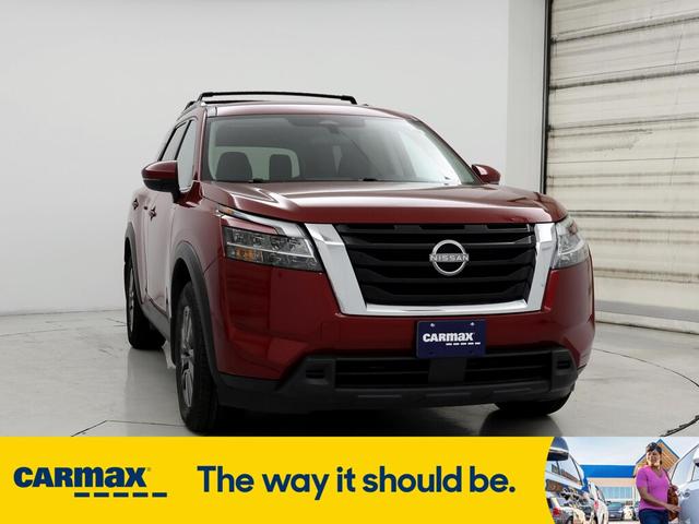 2022 nissan pathfinder sv