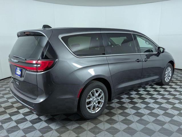 2023 chrysler pacifica touring-l