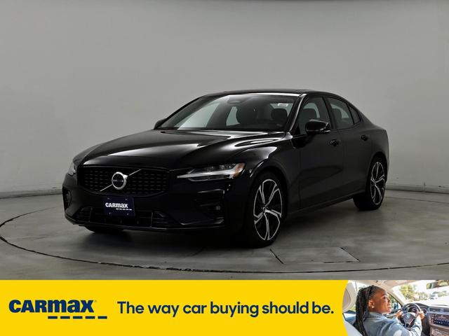 2024 volvo s60 b5 core dark theme