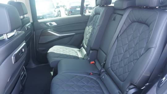 2025 BMW X7