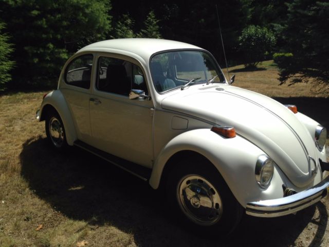1972 volkswagen beetle standard; white/blue