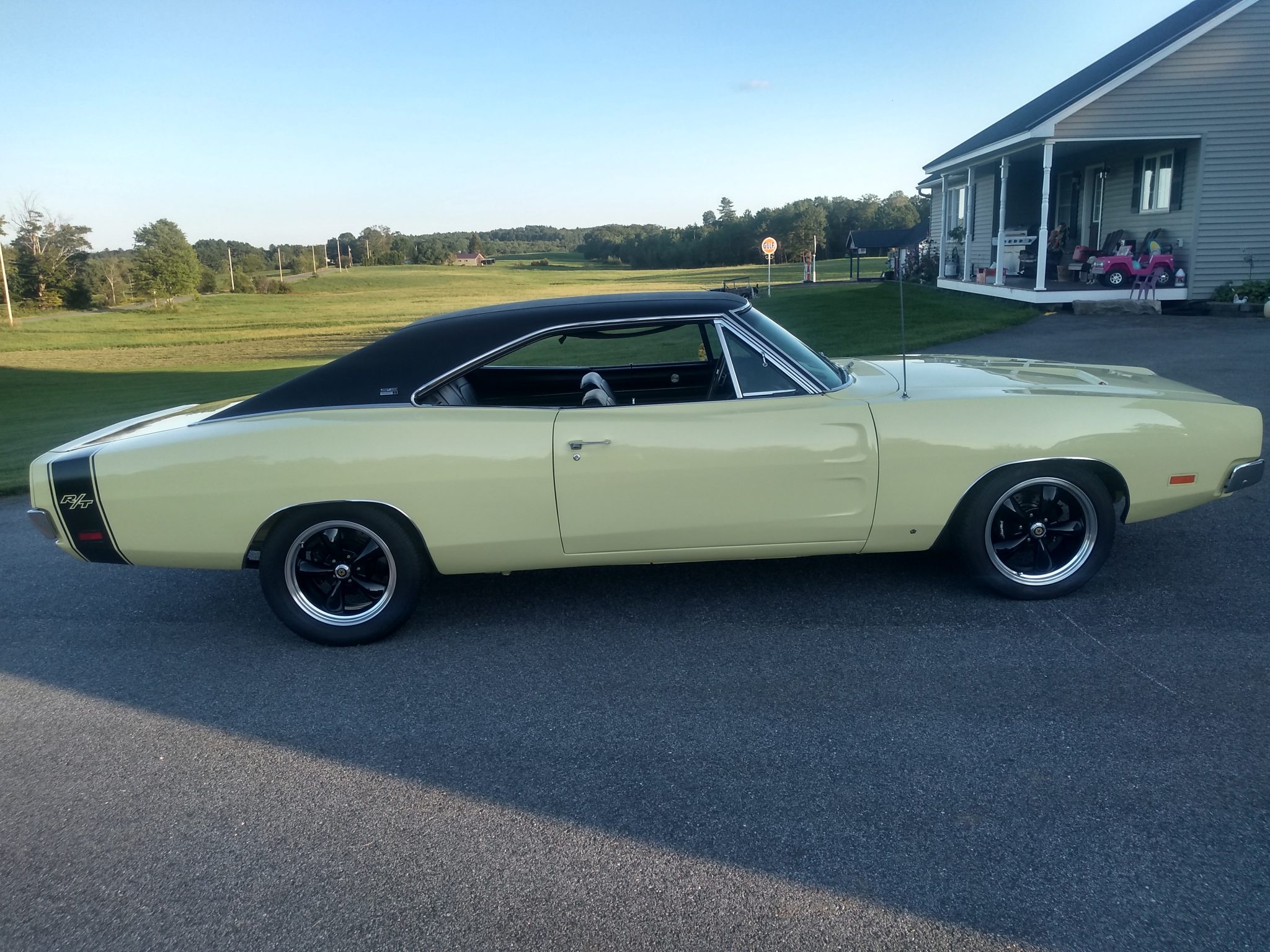 modified 1969 dodge charger r/t se