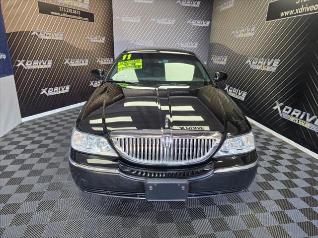 2011 lincoln town car signature