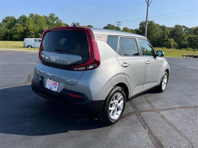 2022 kia soul lx
