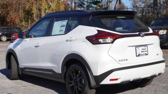 2024 Nissan Kicks sr