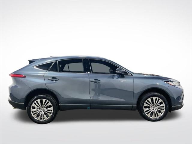 2022 toyota venza le
