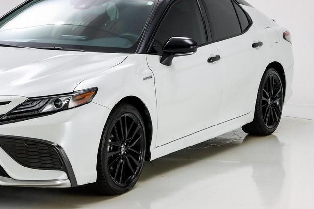 2021 toyota camry hybrid xse