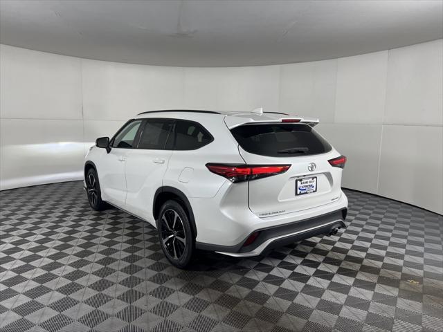 2022 toyota highlander xse