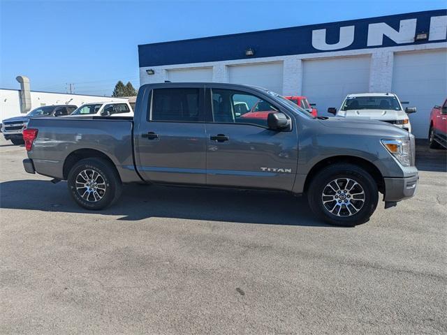 2022 nissan titan sv