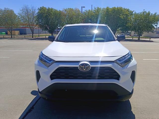 2024 toyota rav4 le