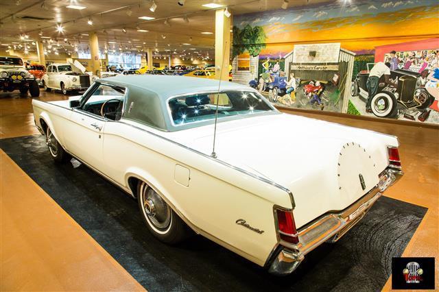 white lincoln continental with 61,232 miles available now!