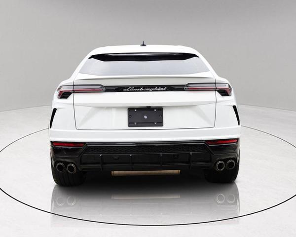 2022 lamborghini urus base