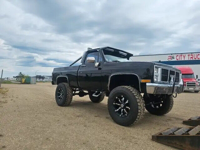 1985 rebuilt 350 v8 4-speed faux leather 6" bds lift 37" toyo tires