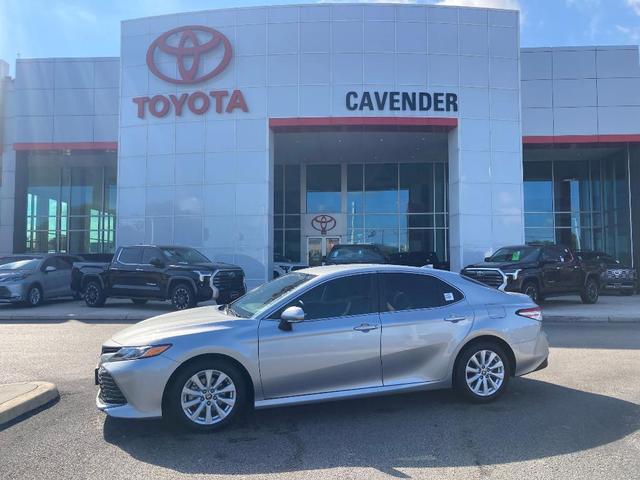 2020 toyota camry le