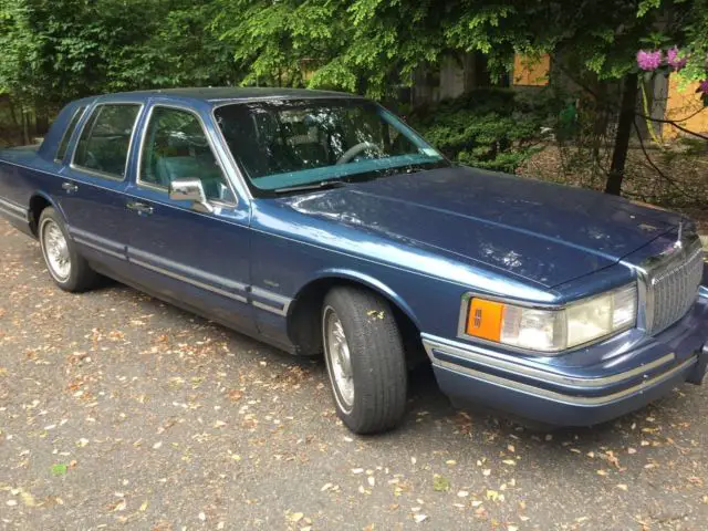 1993 lincoln town car - for sale by original owner, 98,000 miles great condition