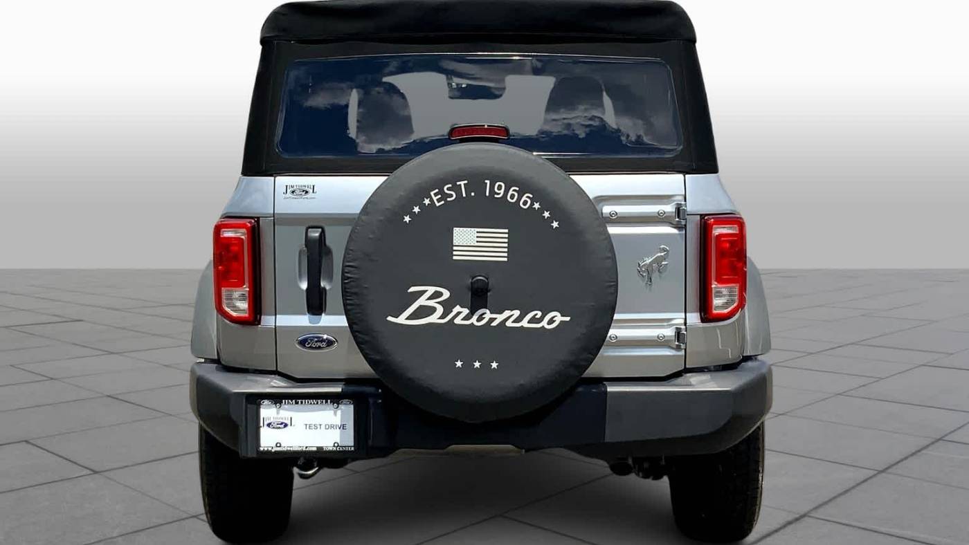 2023 ford bronco base