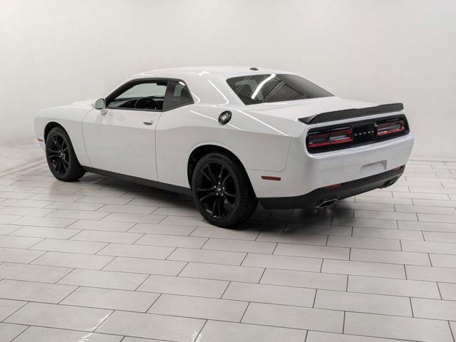 2018 dodge challenger sxt