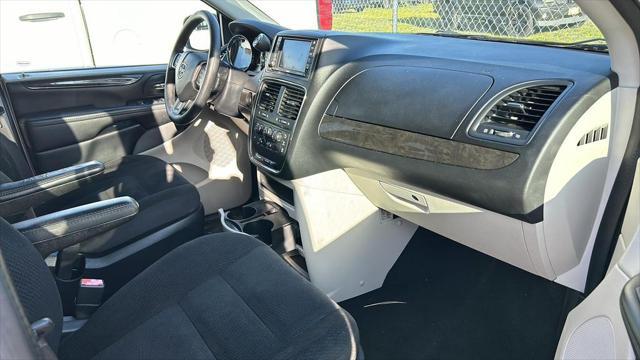 2019 dodge grand caravan se