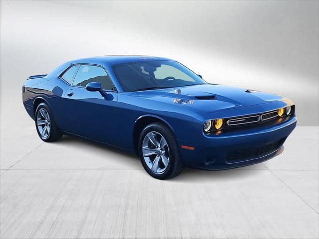 2022 dodge challenger sxt