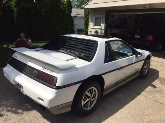 1985 pontiac fiero gt white