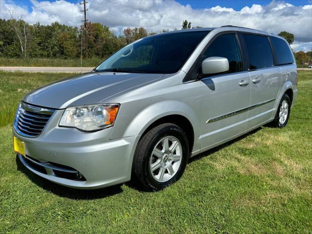 2011 chrysler town & country touring