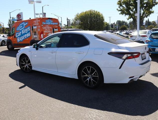 2021 toyota camry se