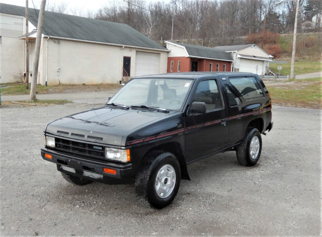 1987 Nissan Pathfinder $1 door