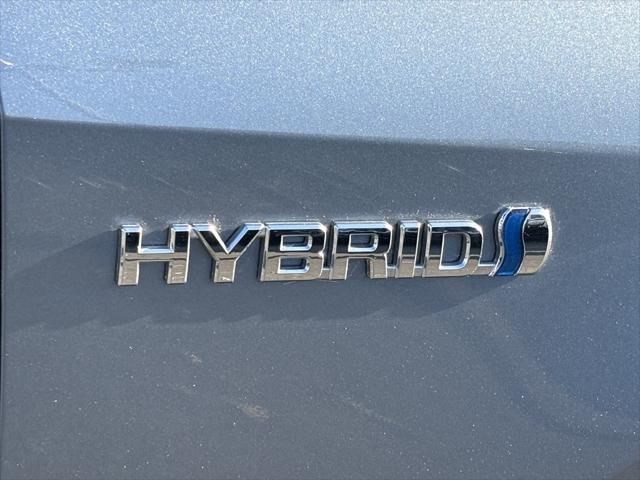 2021 toyota corolla hybrid le
