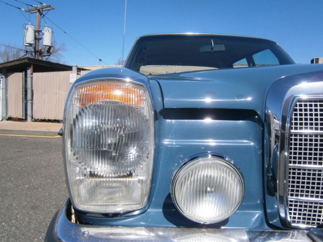 mercedes benz 1968 220d/8 rust free,one owner , original title from 1969