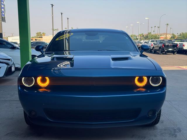 2022 dodge challenger sxt