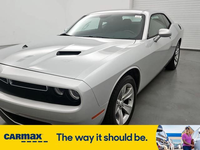 2020 dodge challenger sxt