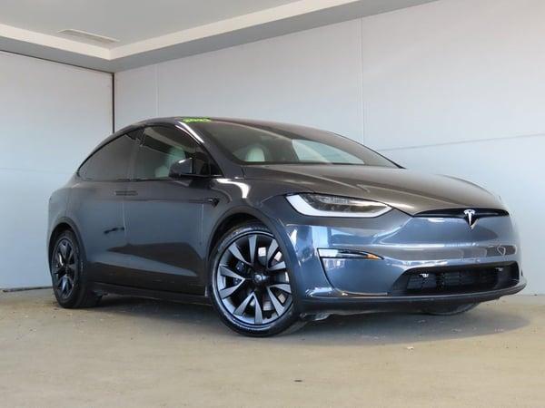 2022 tesla model x in chicago, illinois