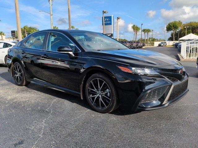 2022 toyota camry se