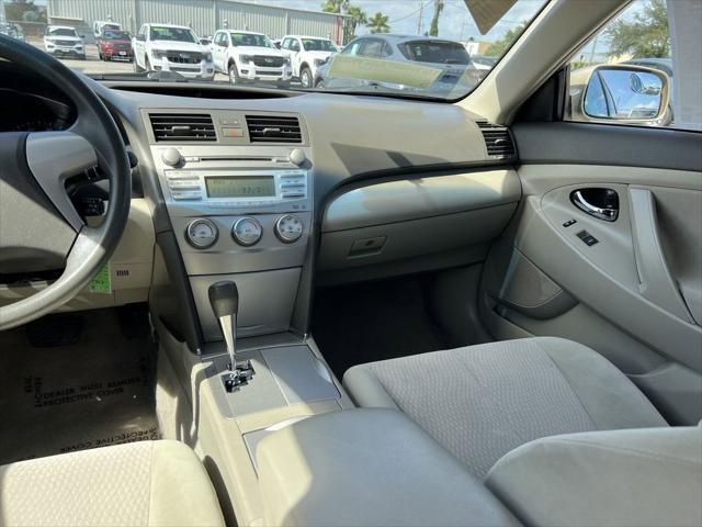 2011 toyota camry le