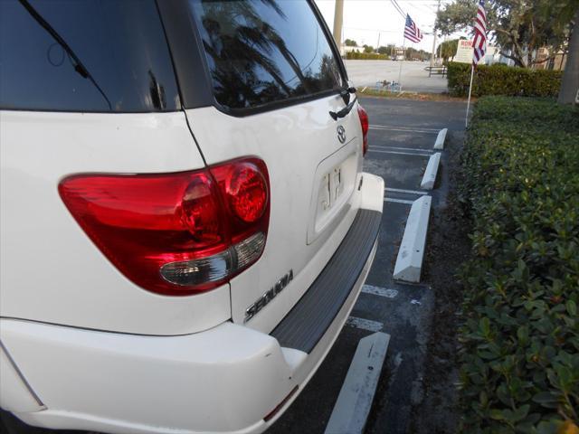 2005 toyota sequoia sr5