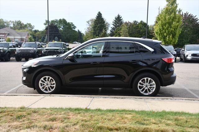 2022 ford escape se