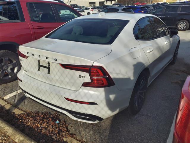 2022 volvo s60 b5 momentum