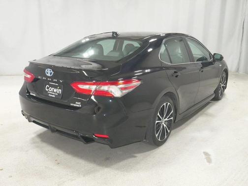 2019 toyota camry hybrid in milwaukee, wisconsin