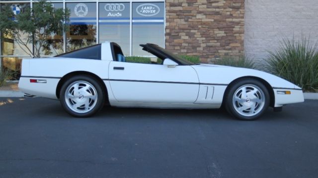 1988 chevrolet corvette 2dr hatchback coupe 65743 miles white coupe 5.7l a